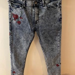 Men’s BDG washed jeans with embroidered roses.